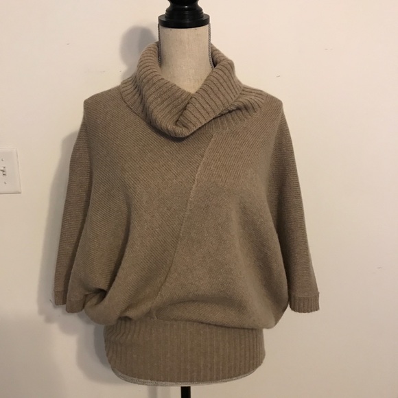 Banana Republic Poncho top - Picture 1 of 3